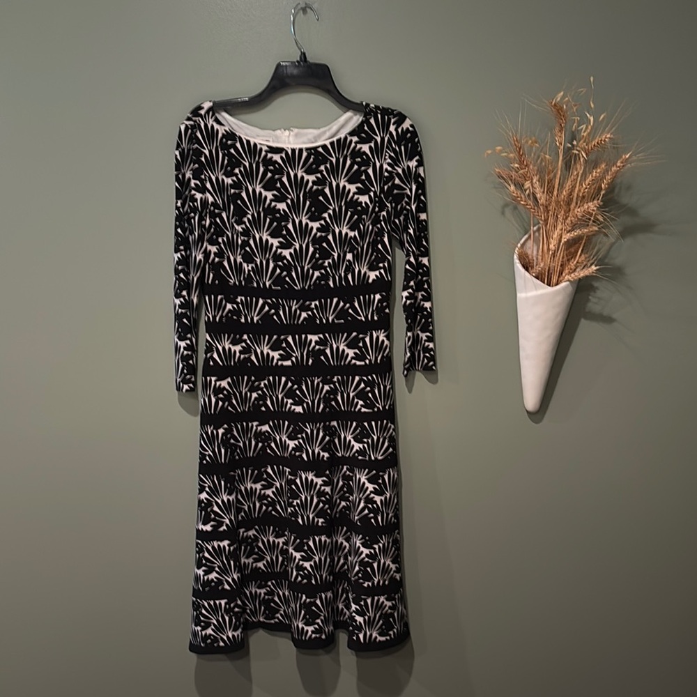 Anne Klein Black Cream Boat Neck Fit N Flare 3/4 Sleeve Zip Back Dress EUC 4